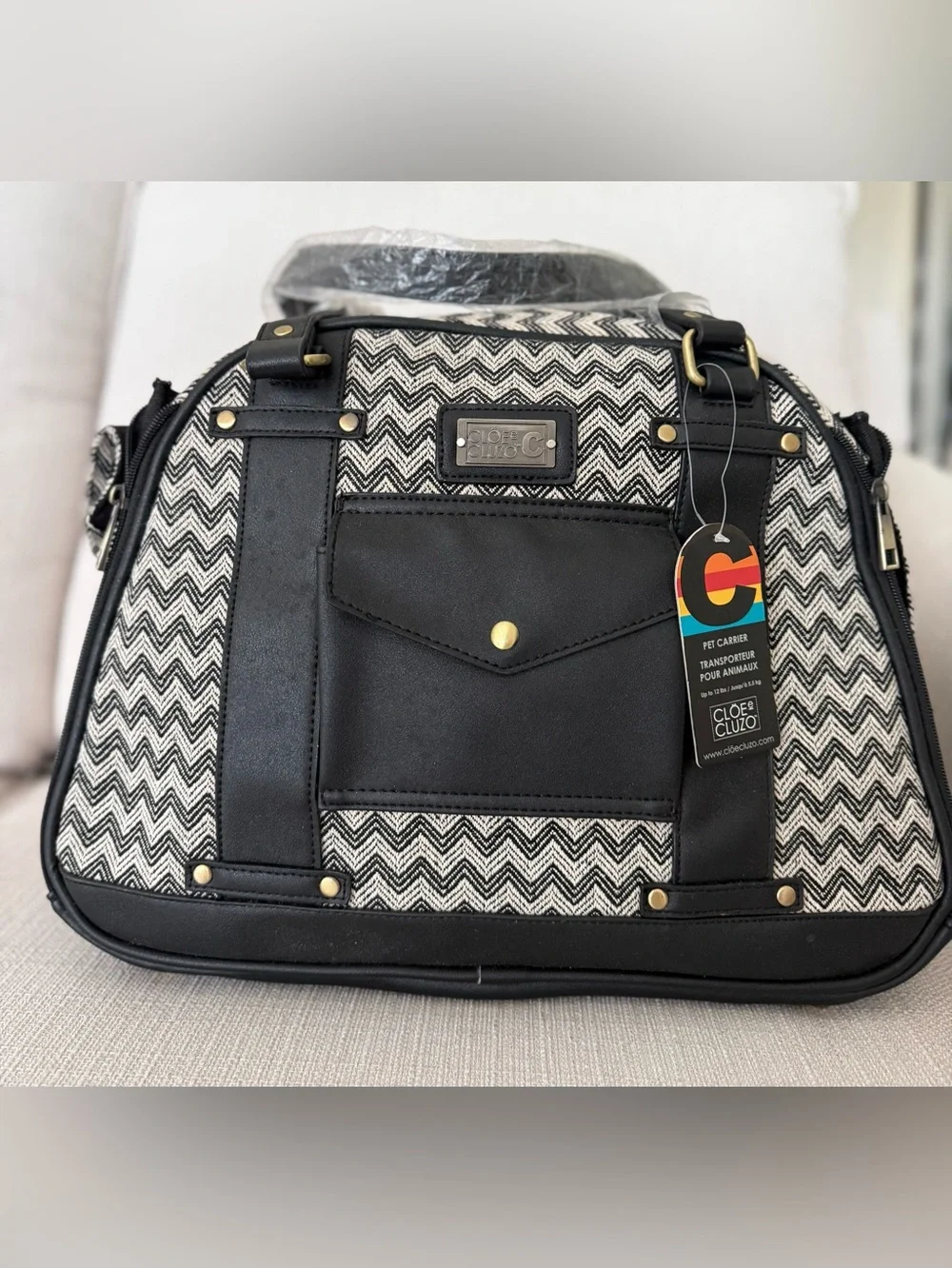 Cloe e Cluzo brand Black Chevron Dog Carrier Bag. NWT